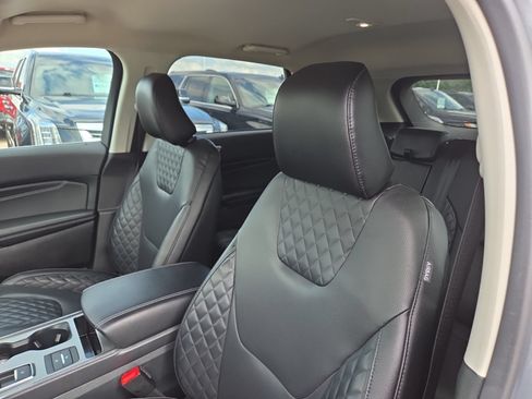 Used 2024 Ford Edge Titanium w/ Equipment Group 301A AWD/4WD image 9
