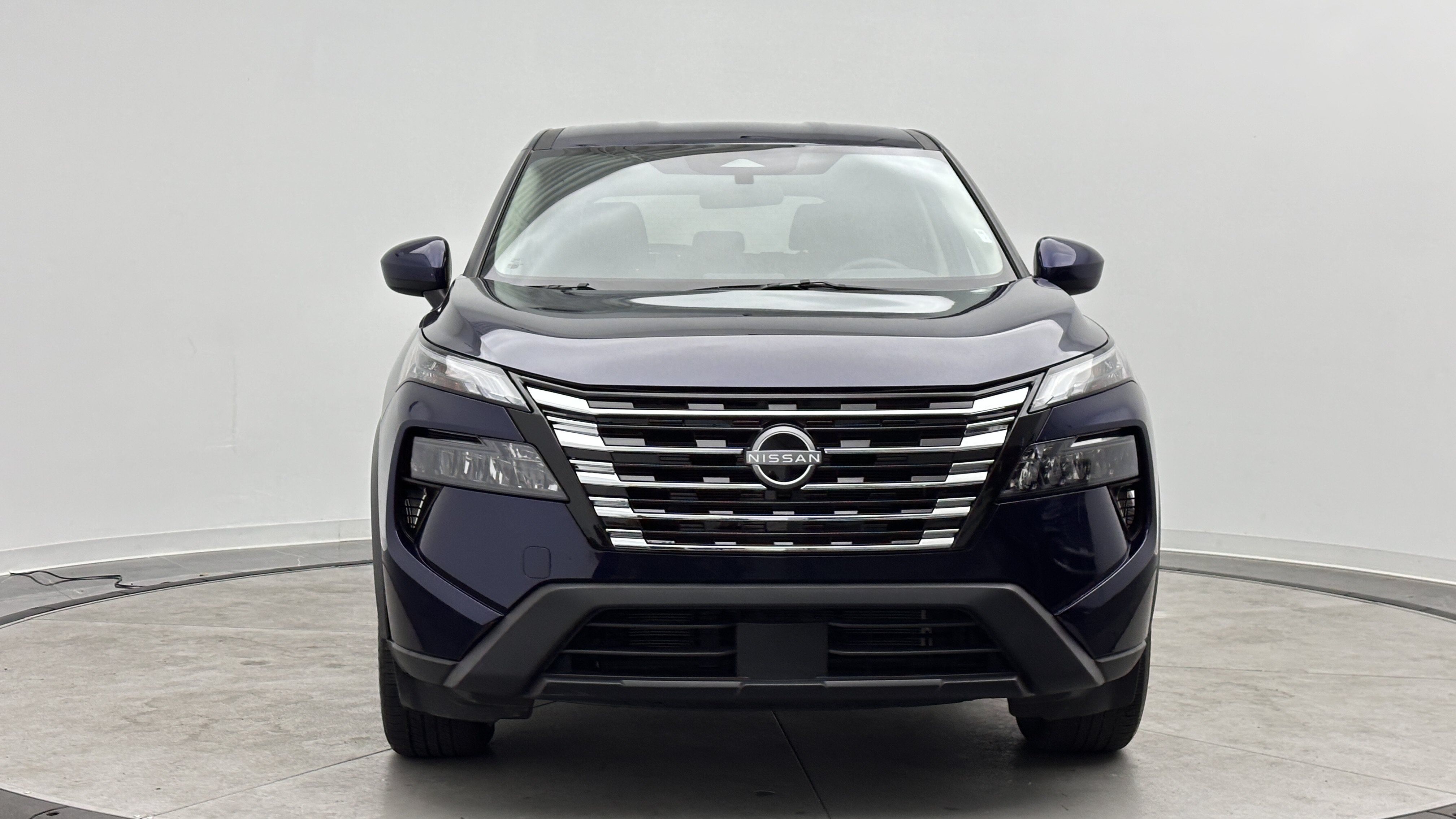 Used 2025 Nissan Rogue SV AWD/4WD image 2