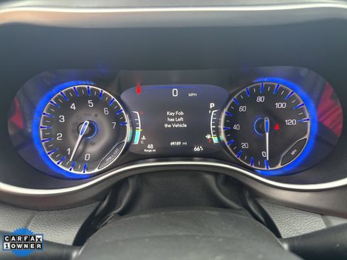 Used 2024 Chrysler Pacifica Touring-L FWD image 16