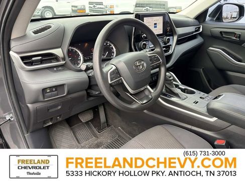 Used 2023 Toyota Highlander L image 31