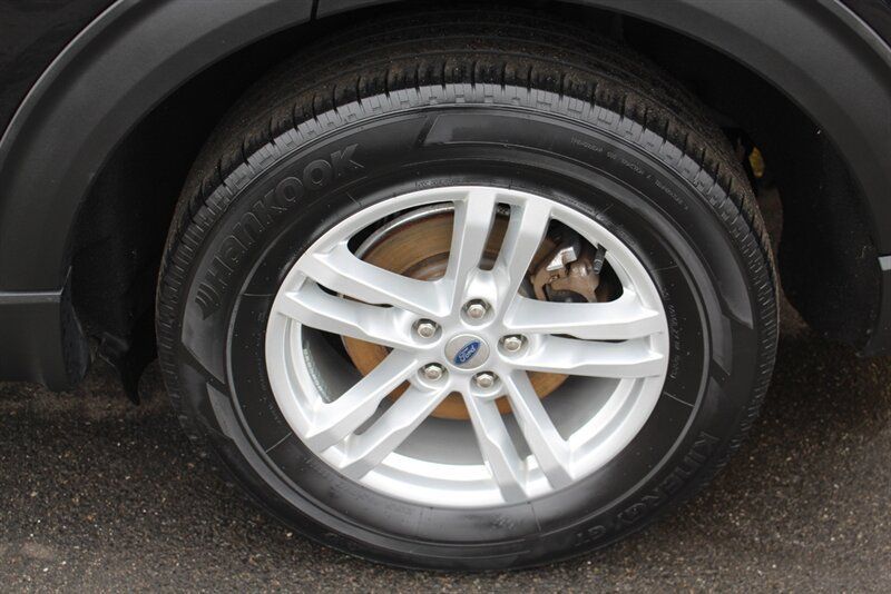 Used 2023 Ford Explorer XLT w/ Equipment Group 202A AWD/4WD image 28