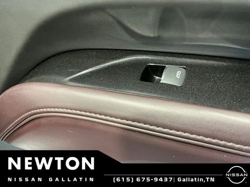 Used 2021 Cadillac Escalade ESV Sport Platinum RWD image 38