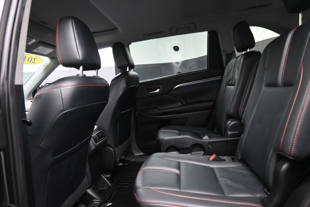 Used 2019 Toyota Highlander SE AWD/4WD image 15