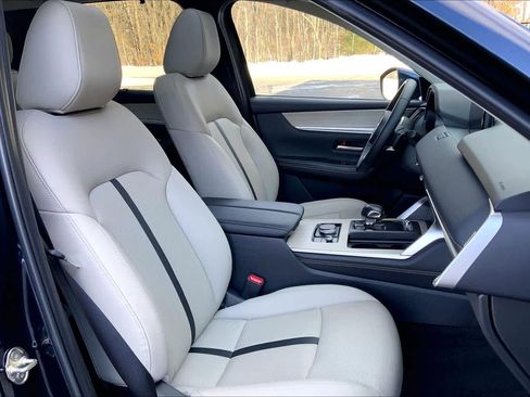 Used 2024 MAZDA CX-90 Plug-In Hybrid w/ Preferred image 8