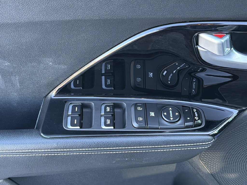 Used 2022 Kia Niro EX w/ Cold Weather Package FWD image 9