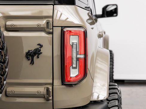 Used 2025 Ford Bronco Outer Banks AWD/4WD image 19