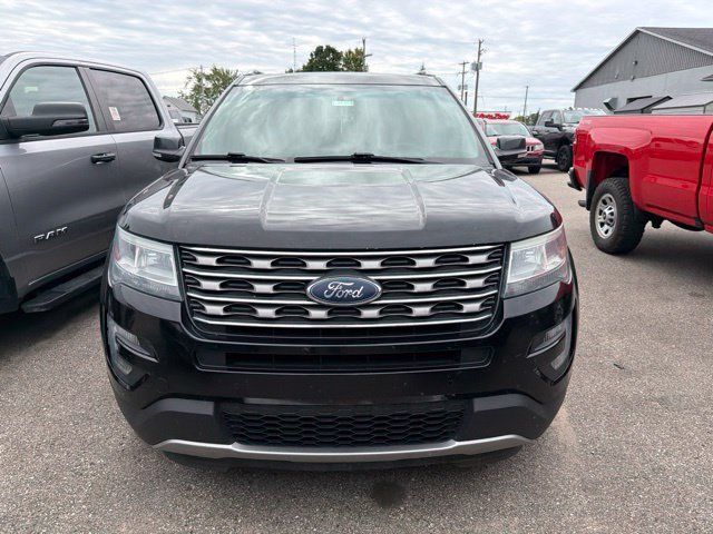 Used 2016 Ford Explorer XLT w/ Equipment Group 202A AWD/4WD image 2