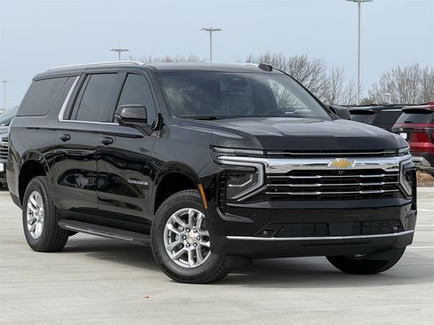 New 2026 Chevrolet Suburban LT image 2