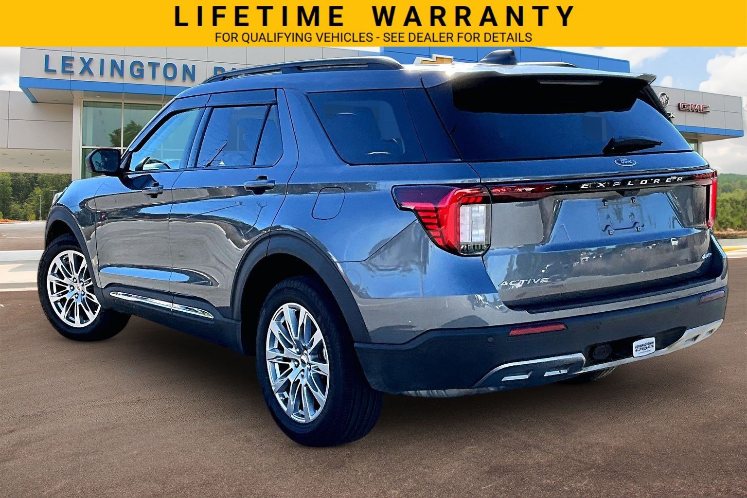 Used 2025 Ford Explorer Active w/ Active Comfort Package AWD/4WD image 2