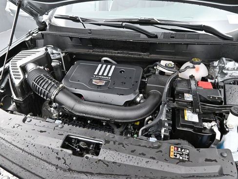 Certified 2025 Cadillac XT6 Luxury FWD image 32