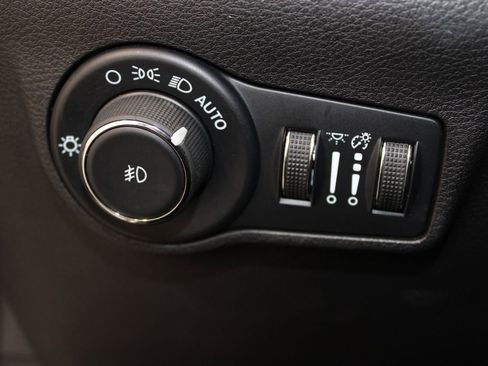 Used 2024 Jeep Compass Latitude image 24