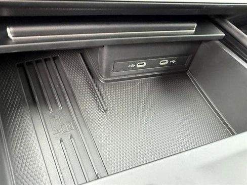 Certified 2025 Volkswagen Atlas Cross Sport SE image 24