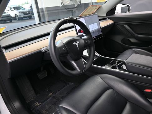Used 2019 Tesla Model 3 image 10