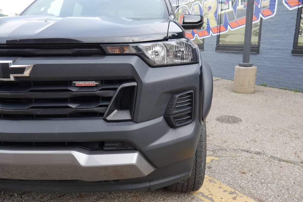 Used 2024 Chevrolet Colorado Trail Boss w/ LPO, Dark Essentials Package AWD/4WD image 3