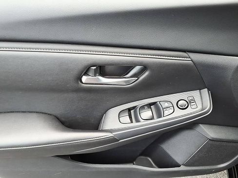 Used 2025 Nissan Sentra SV FWD image 11