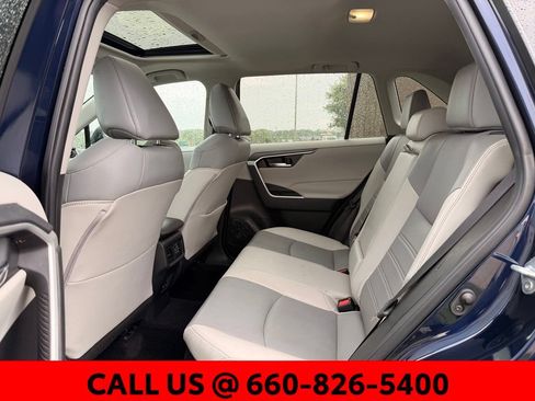 Used 2022 Toyota RAV4 XLE Premium AWD/4WD image 4