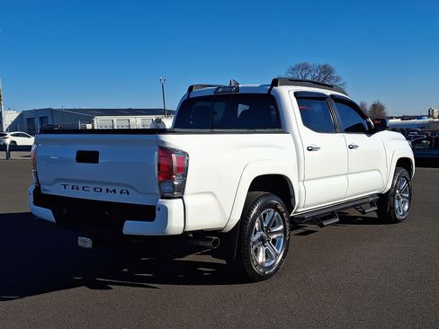 Used 2016 Toyota Tacoma Limited image 6