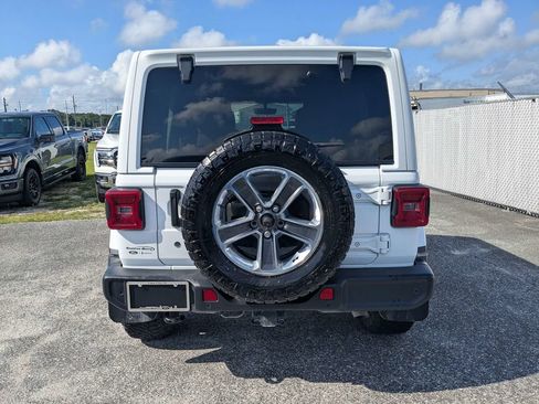 Used 2018 Jeep Wrangler Unlimited Sahara AWD/4WD image 4
