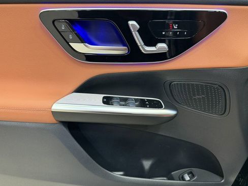 Certified 2025 Mercedes-Benz GLC 300 image 17