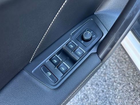 Certified 2022 Volkswagen Tiguan SE R-Line image 12