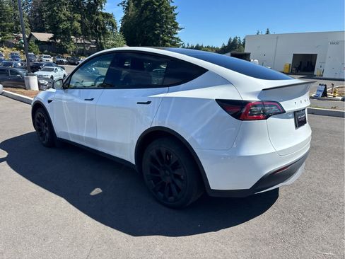 Used 2023 Tesla Model Y Long Range AWD/4WD image 4