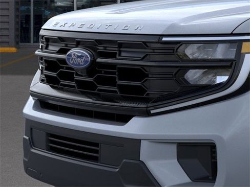 New 2025 Ford Expedition Active image 17