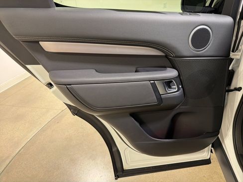 Used 2024 Land Rover Discovery Dynamic SE image 20