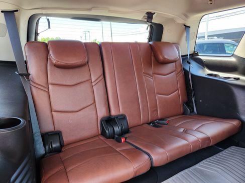 Used 2020 Cadillac Escalade Luxury w/ Escalade Sport Edition AWD/4WD image 15