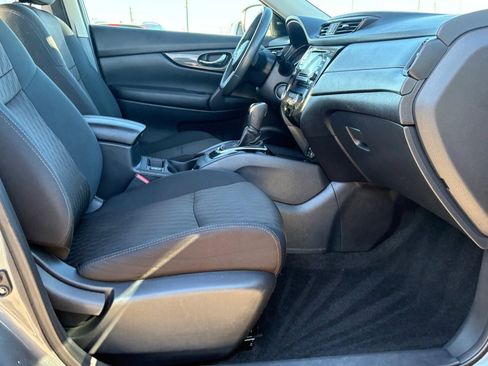 Used 2017 Nissan Rogue SV image 36