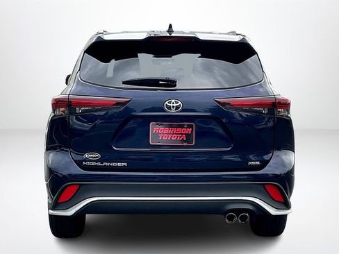 Used 2024 Toyota Highlander XSE image 4