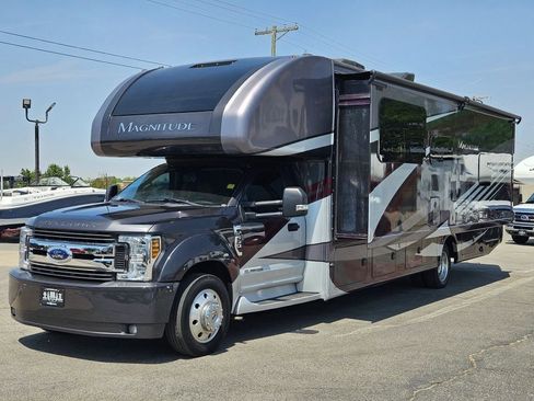 Used 2019 Ford F550 2WD Regular Cab Super Duty w/ XLT Value Package image 4