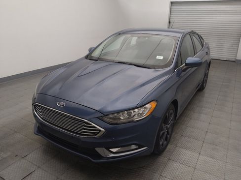 Used 2018 Ford Fusion SE w/ Equipment Group 201A FWD image 15