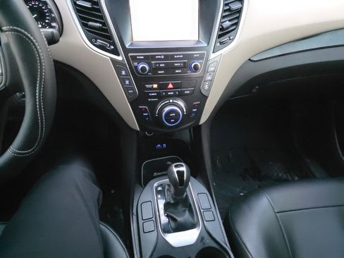 Used 2017 Hyundai Santa Fe SE image 10