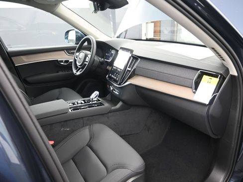 New 2026 Volvo XC90 B5 Core AWD/4WD image 38