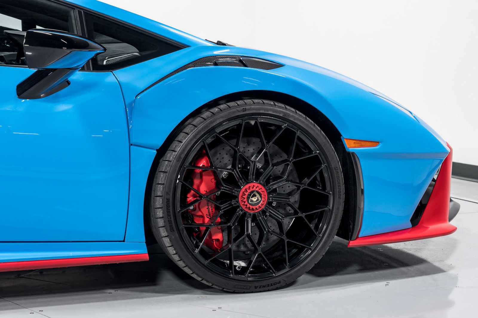 Used 2024 Lamborghini Huracan STO RWD image 46