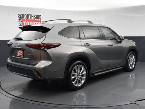 Used 2025 Toyota Highlander Limited AWD/4WD image 4