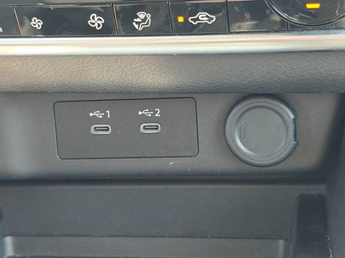 Used 2024 Nissan Rogue SV FWD image 30