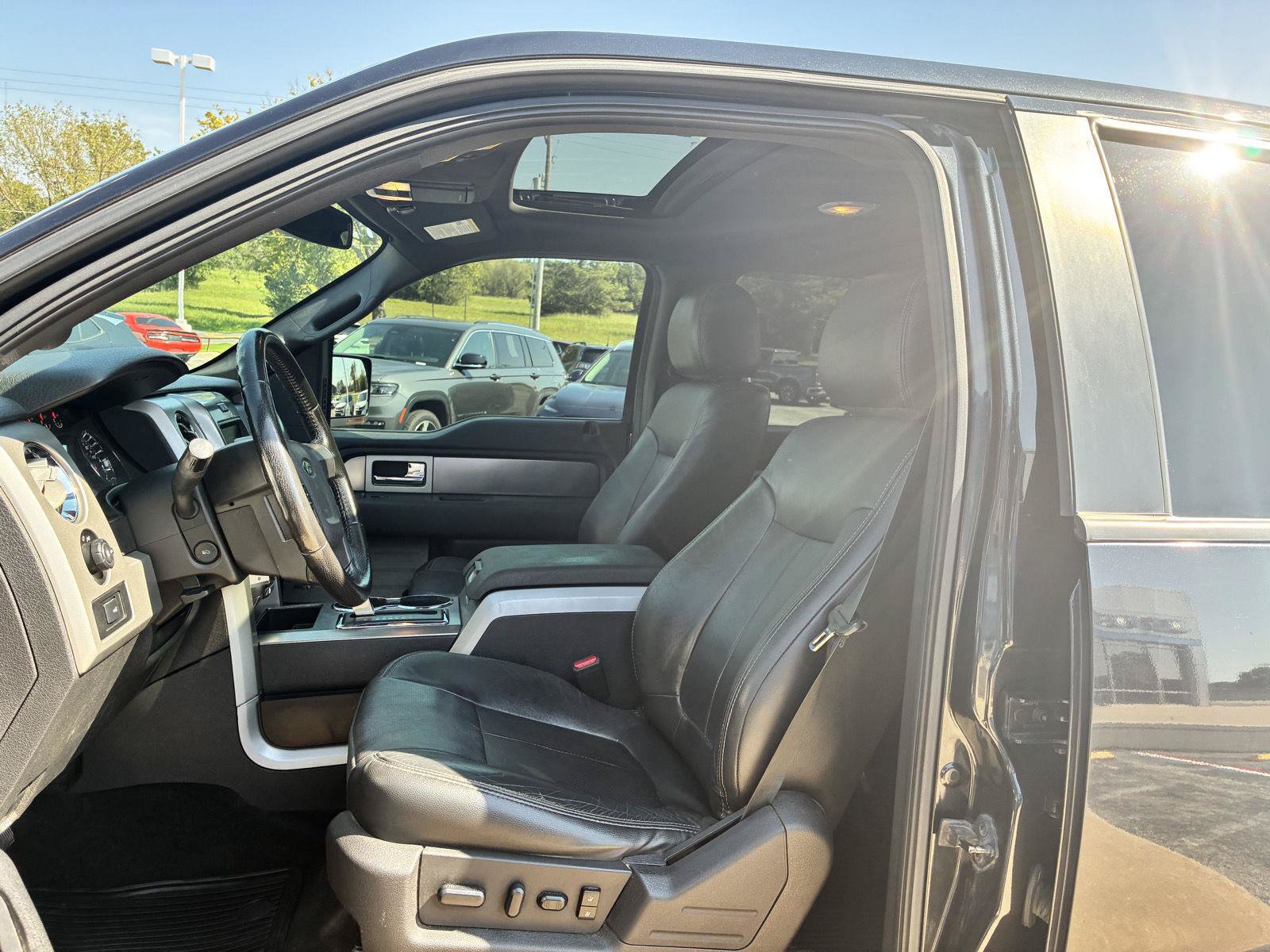 Used 2014 Ford F150 FX4 w/ Equipment Group 402A Luxury AWD/4WD image 13