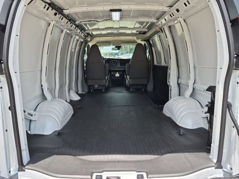 New 2026 Chevrolet Express 3500 RWD image 18