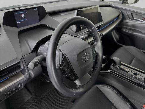 Used 2023 Toyota Prius XLE image 9