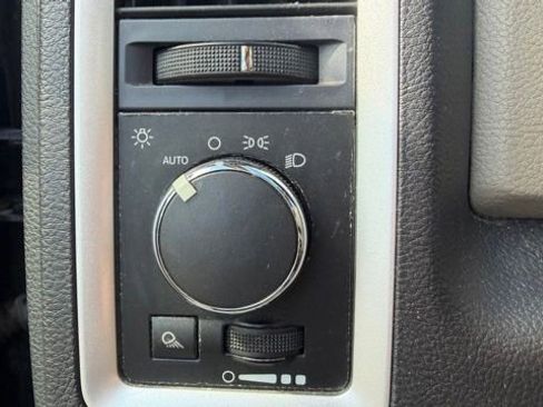 Used 2012 RAM 1500 Classic SLT AWD/4WD image 16