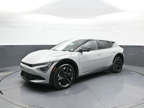 New 2025 Kia EV6 Wind image 10
