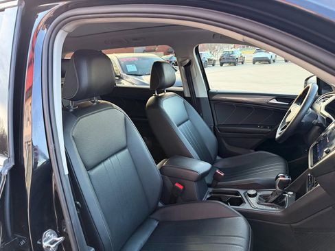 Used 2022 Volkswagen Tiguan SE image 33