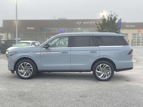 Used 2025 Lincoln Navigator Reserve AWD/4WD image 28