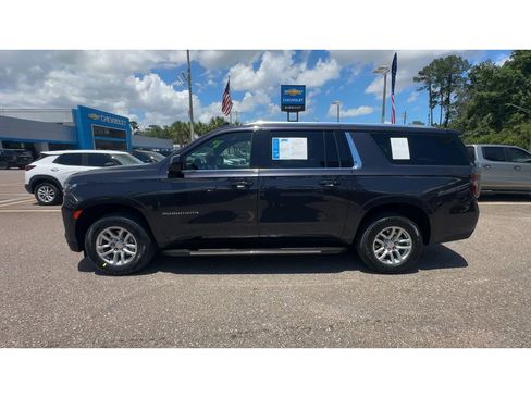 Used 2024 Chevrolet Suburban LT RWD image 5