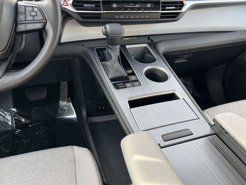 Used 2025 Toyota Sienna LE image 22