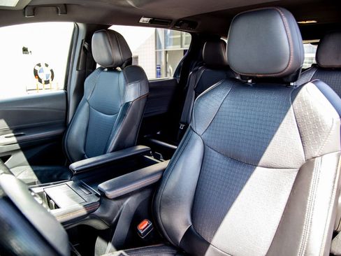 Used 2021 Toyota Sienna XSE w/ XSE Plus Package FWD image 22