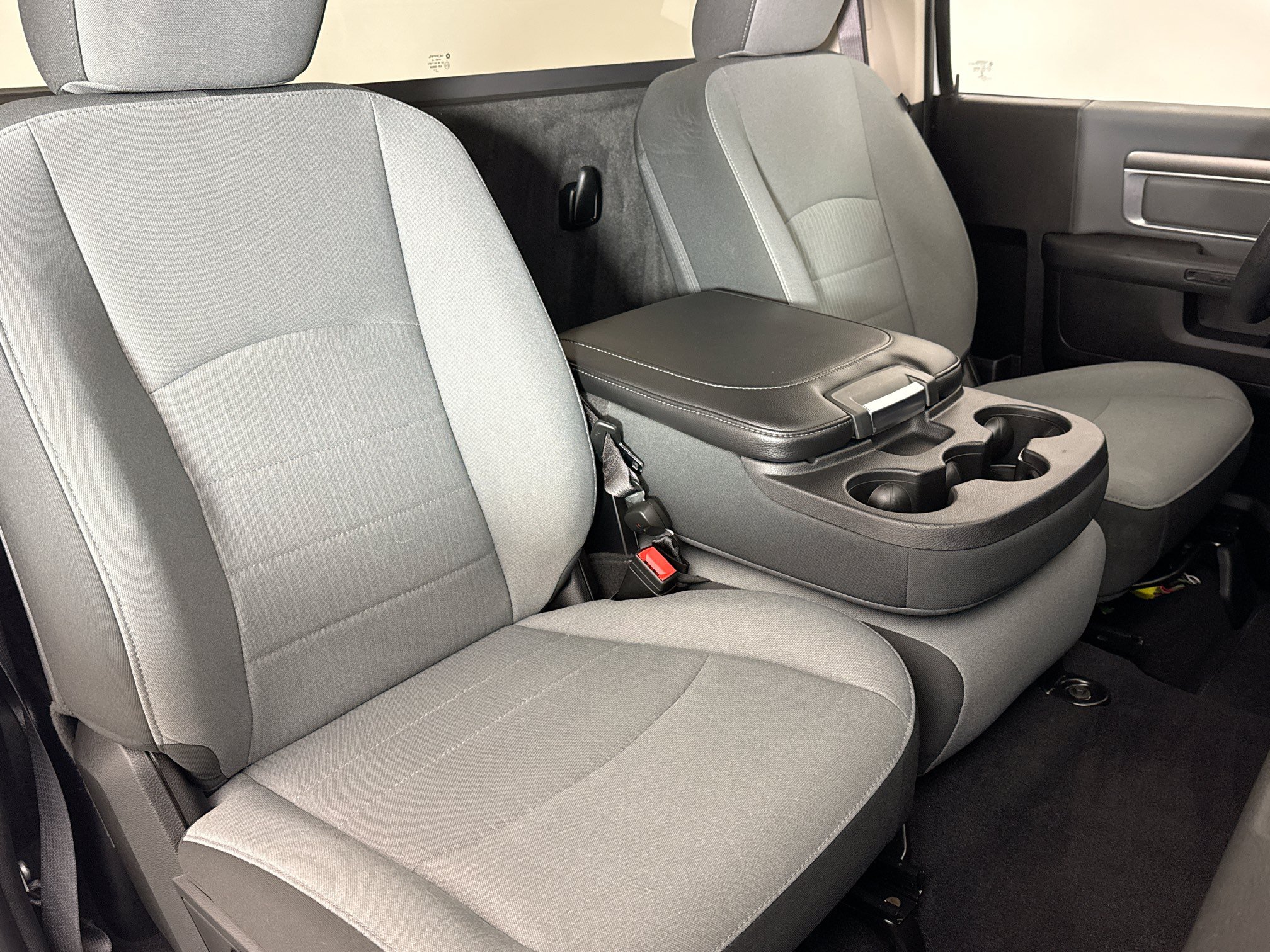 Used 2022 RAM 1500 Classic SLT AWD/4WD image 33