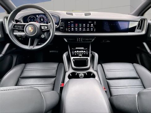 Used 2025 Porsche Cayenne AWD/4WD image 14