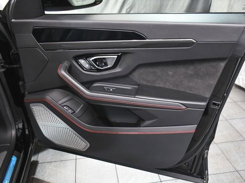 Used 2020 Lamborghini Urus AWD/4WD image 17